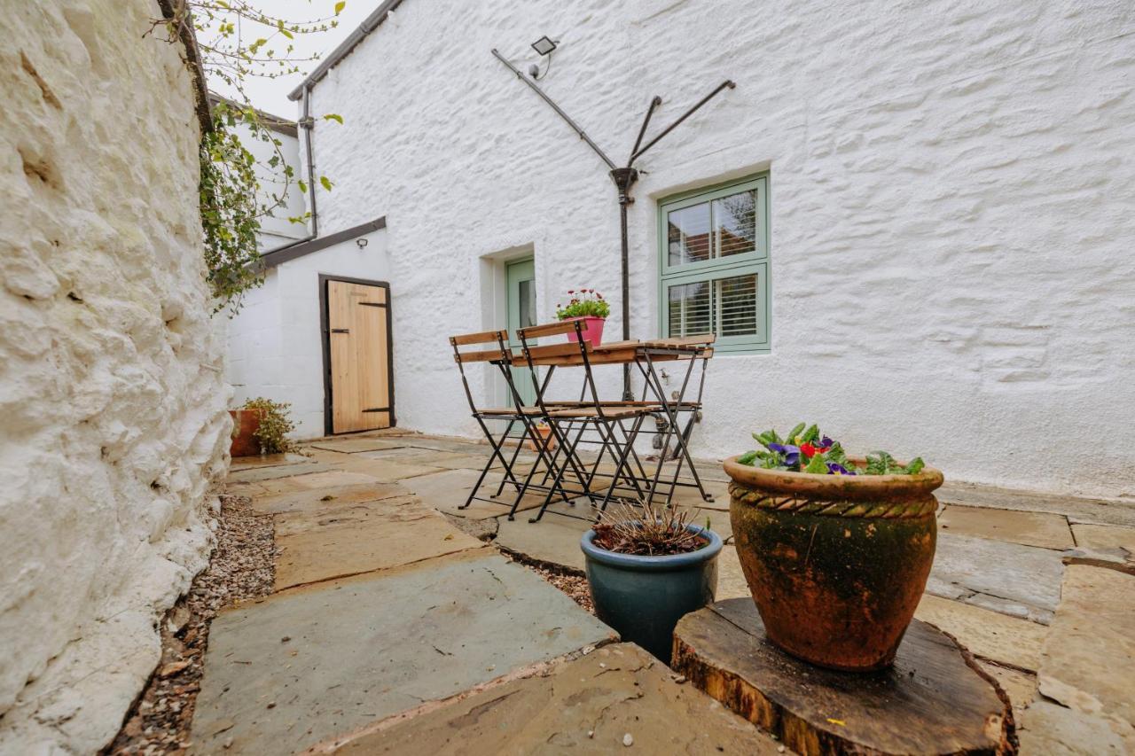Church View Cottage Whalley Exterior photo